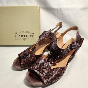 L'ARTISTE Women's Cutout Floral Sandals - Rich Plum